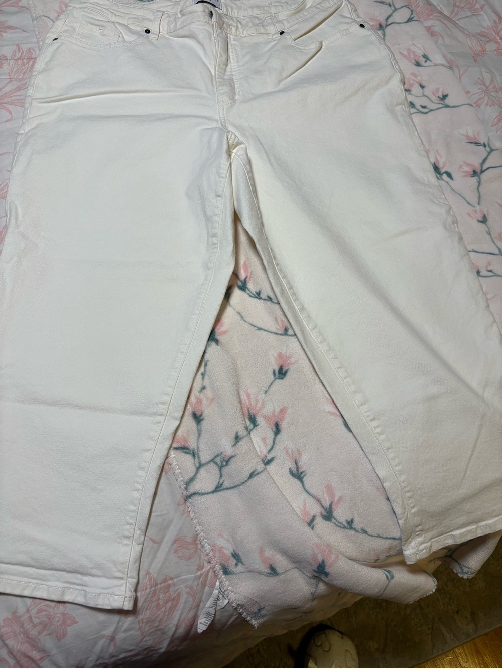 Lane Bryant White Straight-Leg Capri NWOT